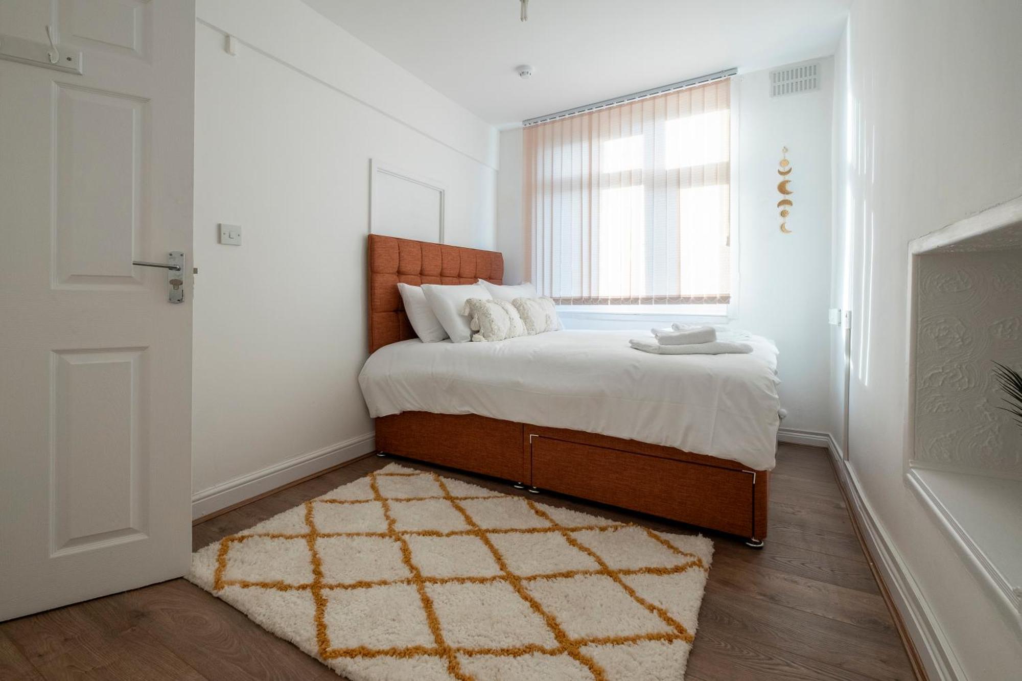 Coventry Business Stay House ภายนอก รูปภาพ